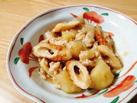 じゃがいもと玉ねぎとちくわの鶏そぼろあん